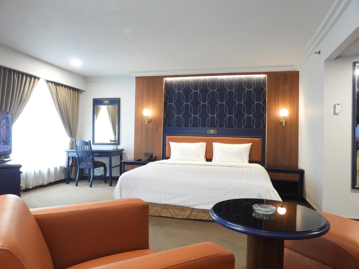 Maxwell Hotel 3*