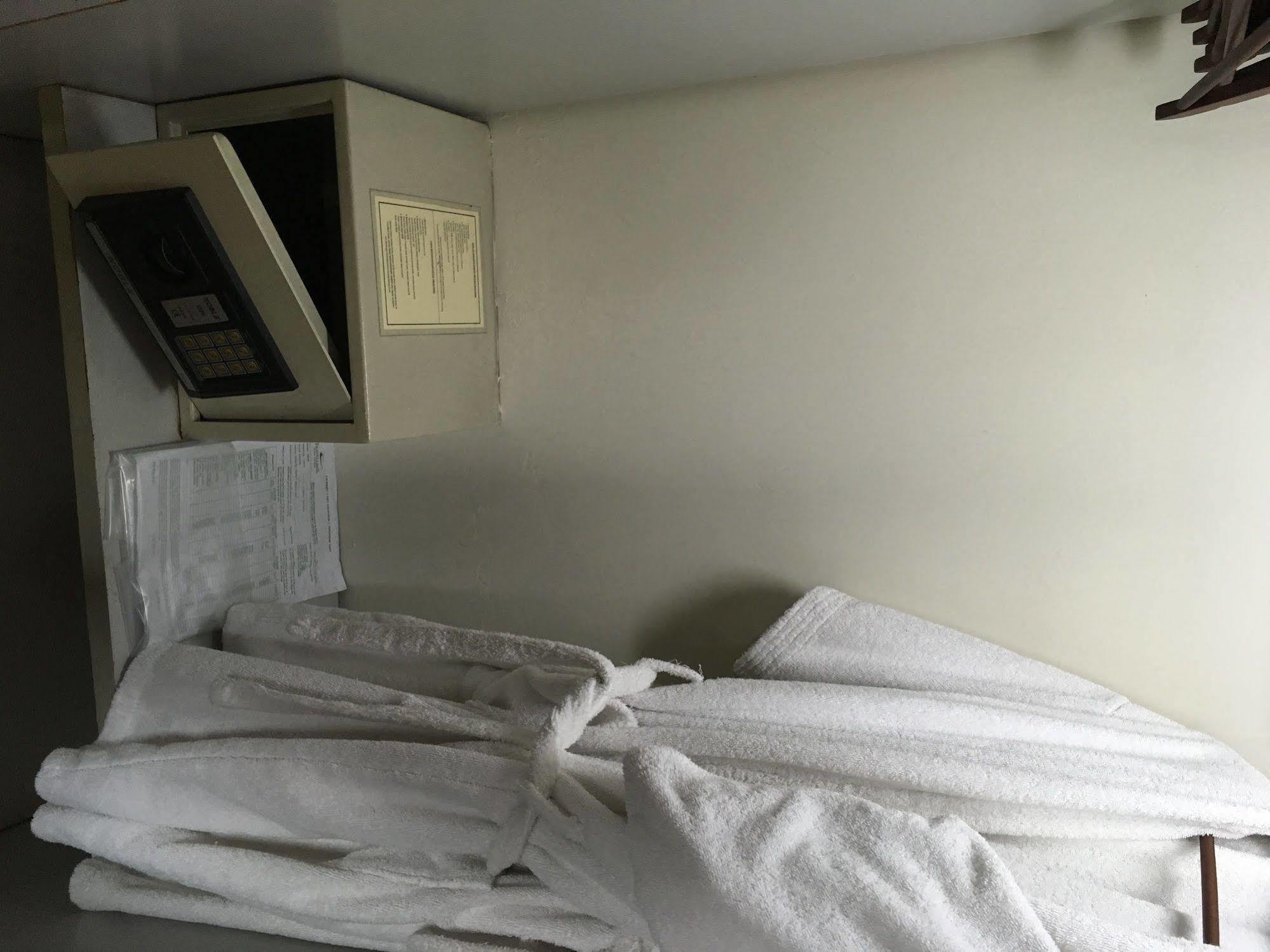 Maxwell Hotel 3*